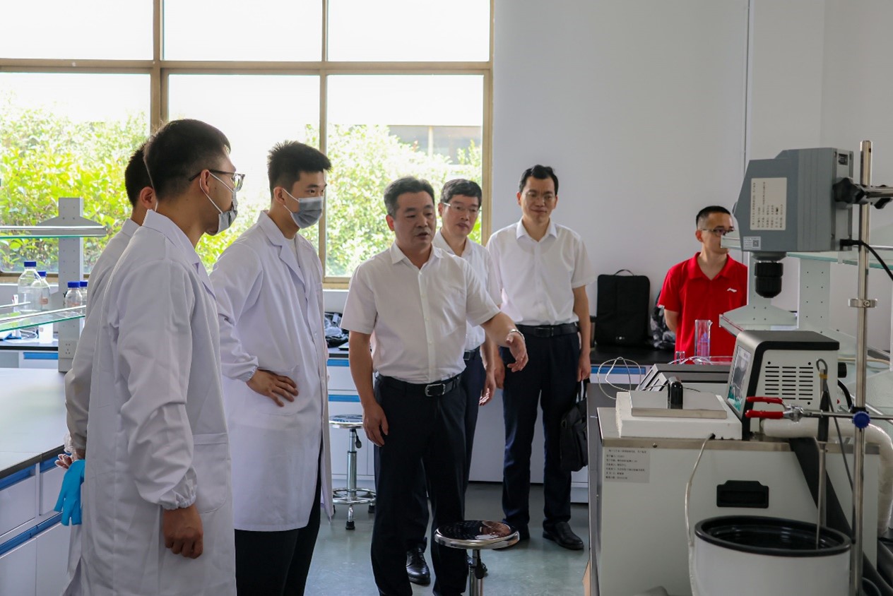 参观研发中心3.jpg
